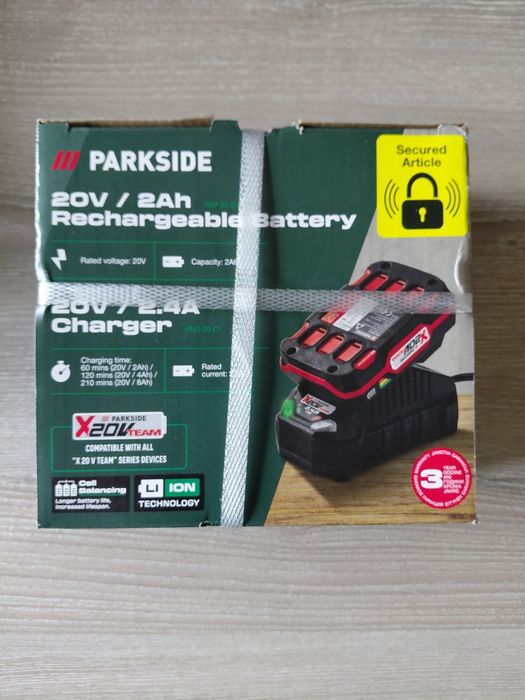 акумулаторен лед фенер Parkside с зарядно и батерия