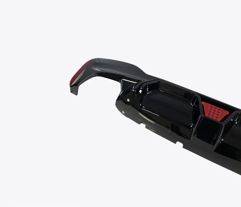 Difuzor / prelungire lip bara spate pentru BMW Seria 5 G30 / G38 2017-2022 în versiunea Sports Look cu Led