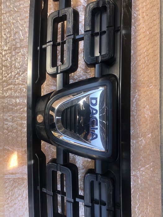 Vand grila fata calandru Dacia Duster Hjd/2018/2021 cu camera
