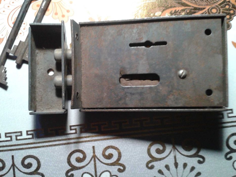 Замки гаражные и дверные