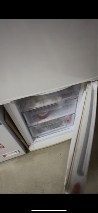 Холодильник indesit