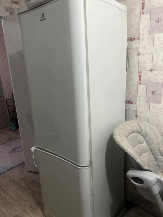 Холодильник б/у indesit