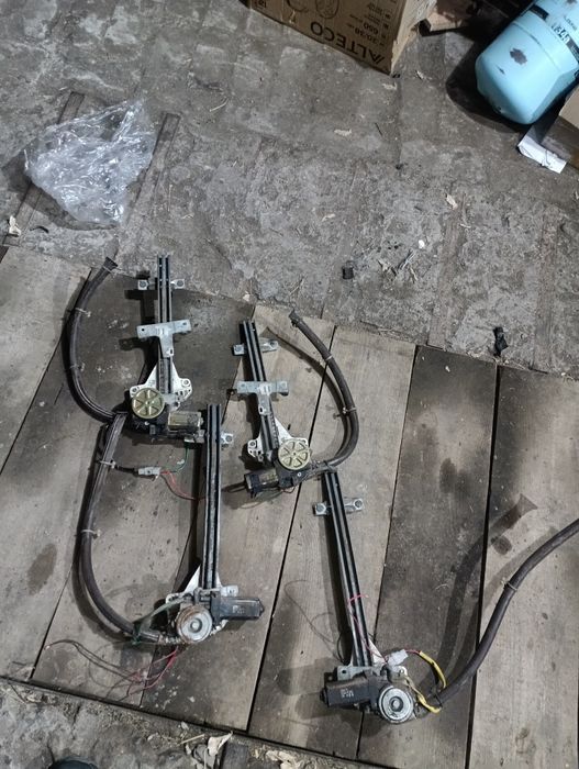 Стеклоподъёмник mazda 323 Bg