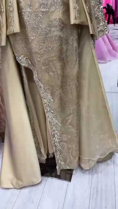 Продавам официална рокля за абитуриентски бал или  официален повод