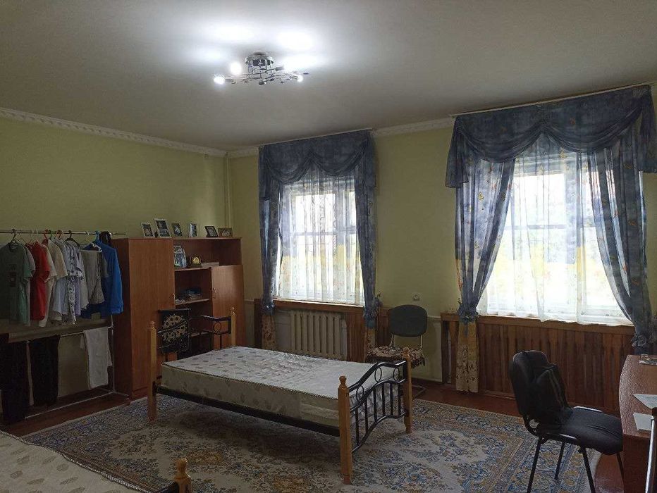 Продаётся двух этажный большой дом на улице 8 марта