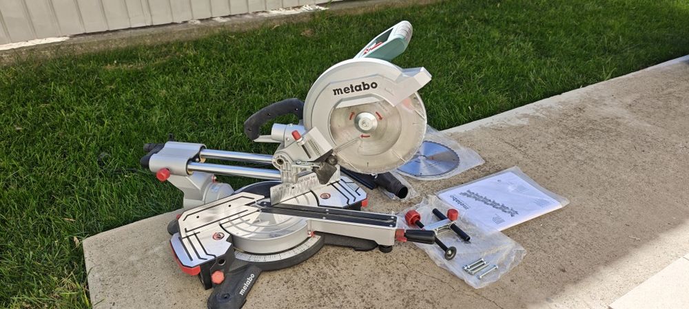 Circular unghiular METABO.