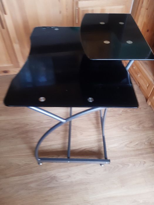 Продавам маса стъклена