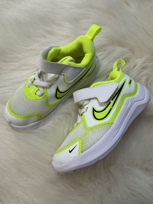 Бели маратонки Nike