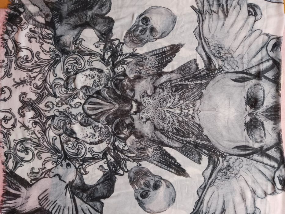 Esarfa Falcon Baroque Skull