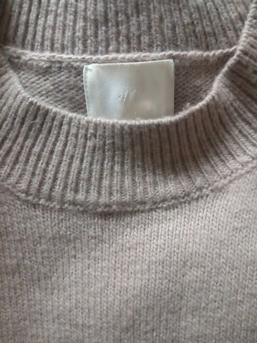 Vând rochie de culoare bej