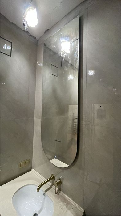 Душ кабина и зеркало