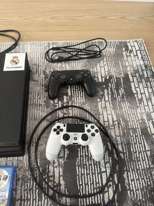 PlayStation 4 Pro, 1Tb, 2 Manete, 3 Jocuri