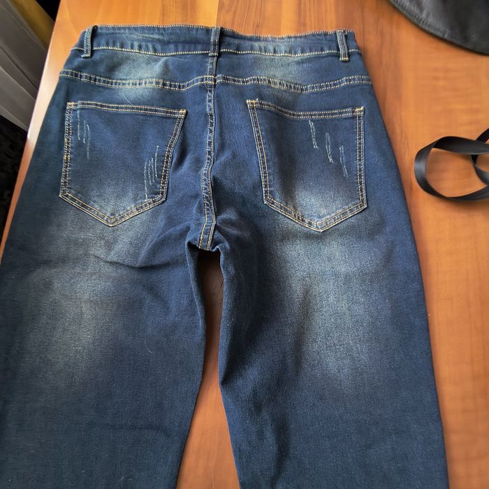 Продавам чисто нови дънки