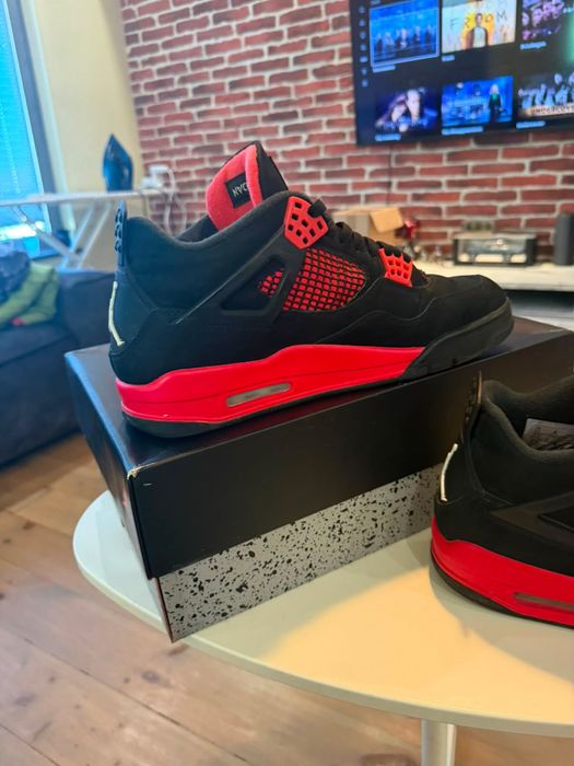 Air Jordan 4 Retro “Red Thunder”