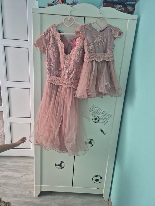 Vand rochii mama fiica