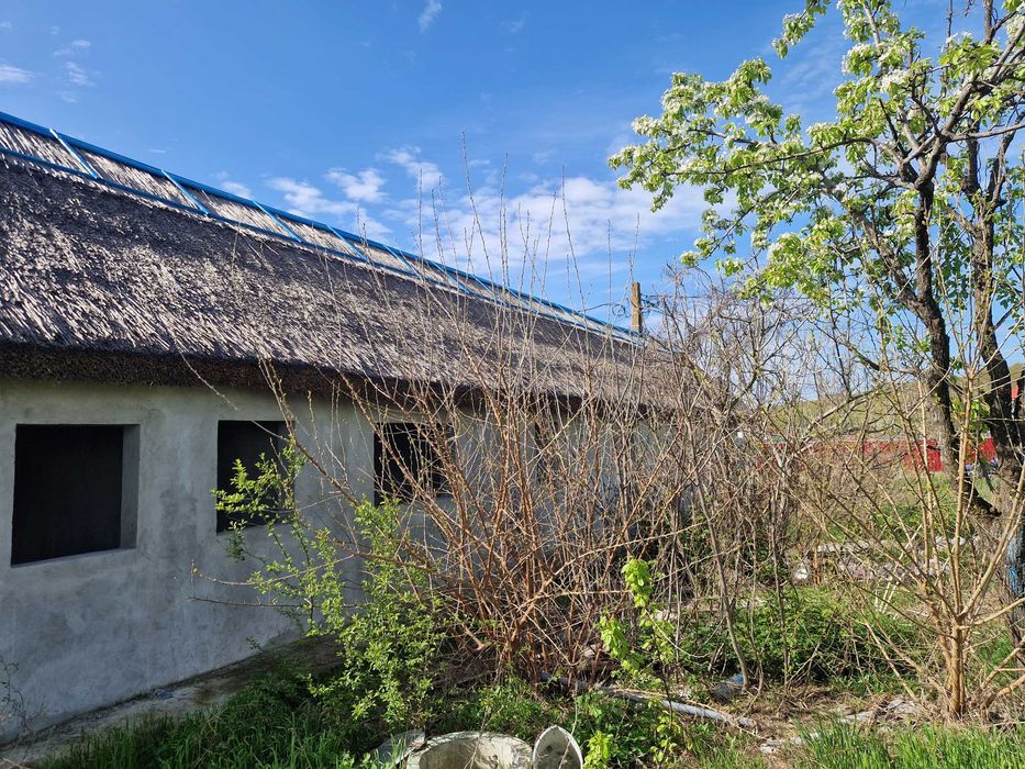 Pensiune/gri/teren 563m-75000+teren 1677m-50000=125000 -2240 m2-DJ222N