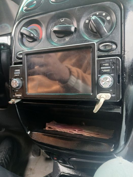 Mini manitor avtomobim