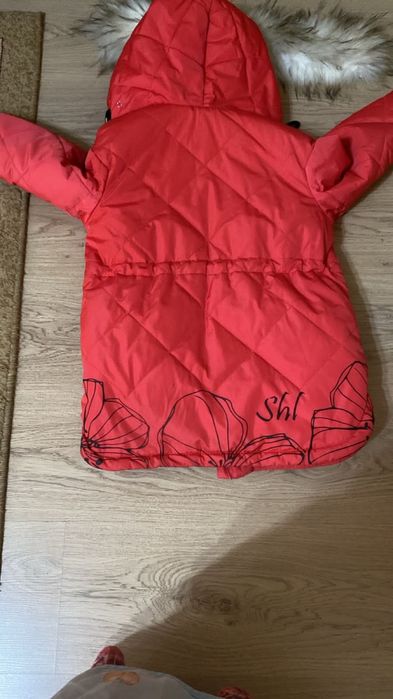 Продам куртку для девочки