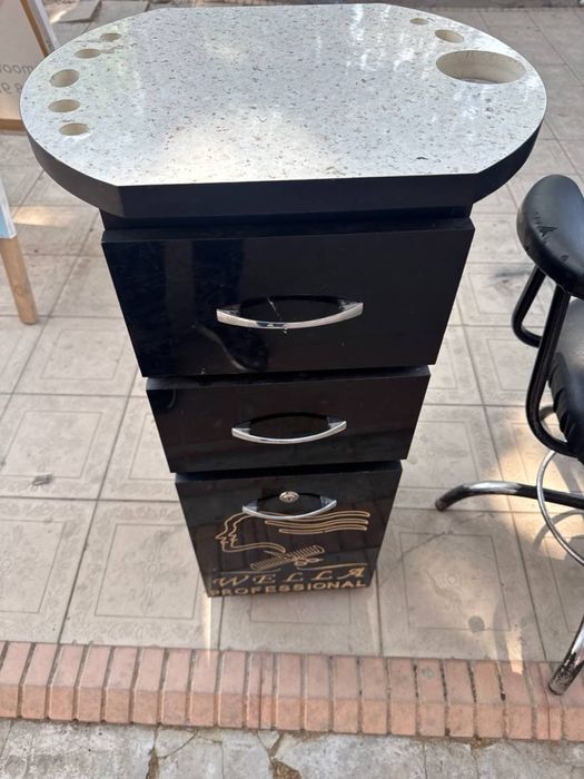 Сартарошхона учун Кресло ва мойка сотилади. Для салонов красПродается!