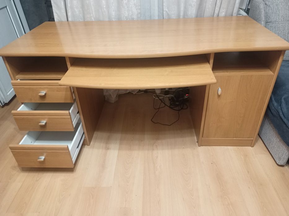 Срочно продам письменный стол