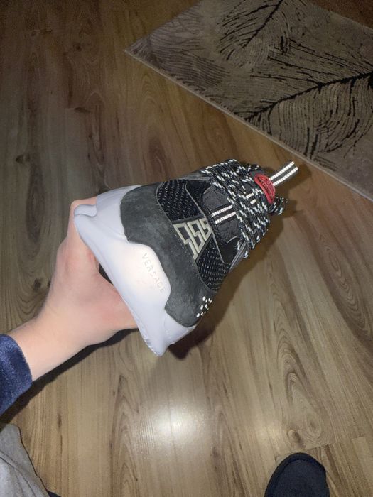 adidasi versace chain reaction