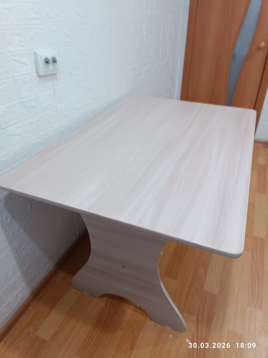 Продам кухонный стол
