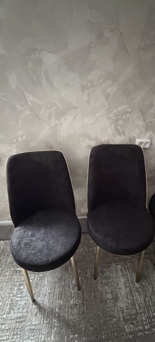 Продам стол и 6 стултев