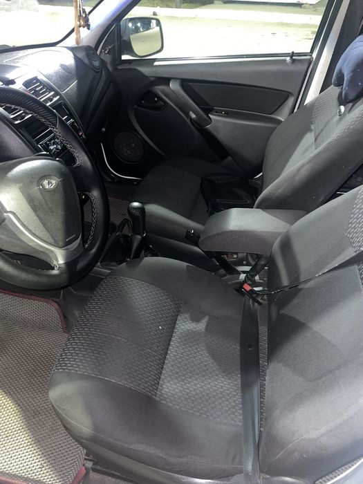 Продаю Калину 2014 года универсал.