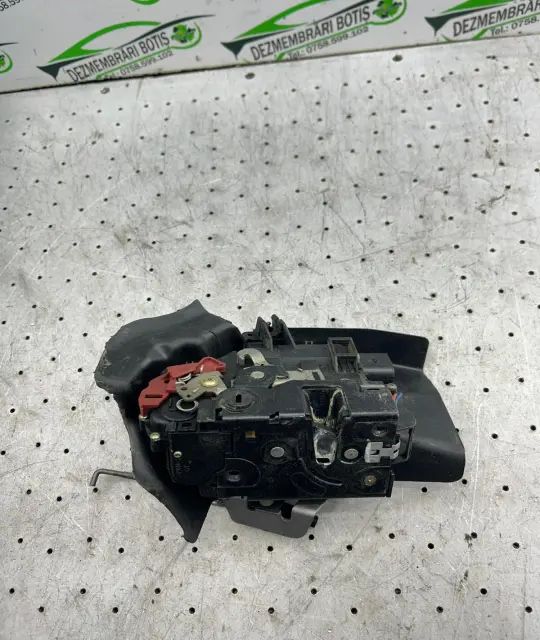 Broasca usa spate stanga 8E0839349 8E0839349 Audi A4 2001