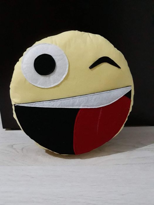 Емотикон-възглавничка