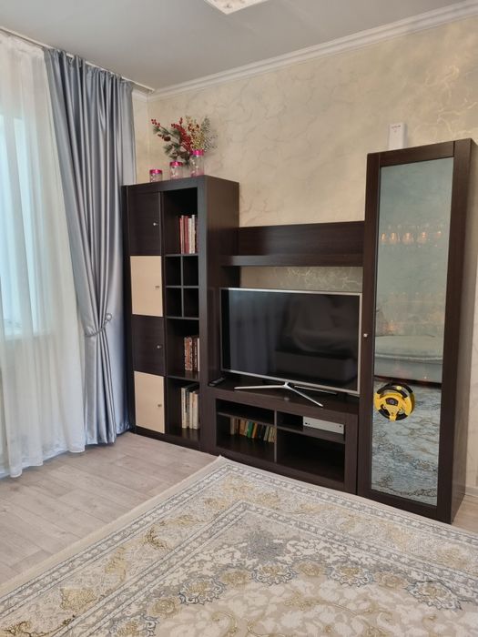 Продам стенку под телевизор