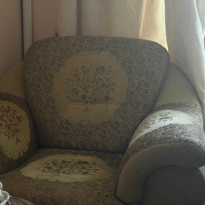 Продам диван угловой с креслом