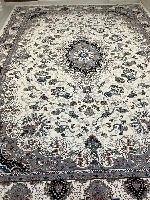 Жуда калин,янги майда гулли катта 4х5,5 метрлик фирмени чиройлий гилам