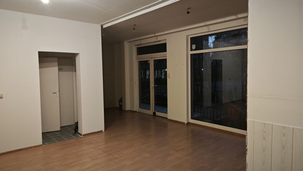 Под наем: Офис, помещение, магазин.