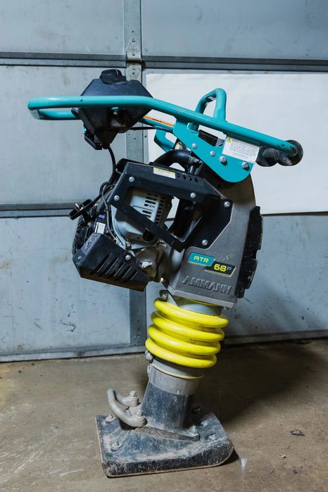 Închiriez Compactor Ammann ATR 68 P