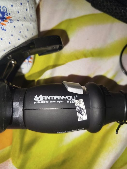 Продам  плойку тройную.