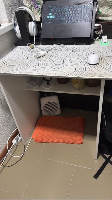 Продам стол 10000 тенге