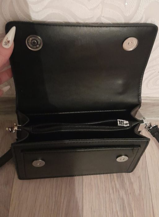 Сумка маленькая.