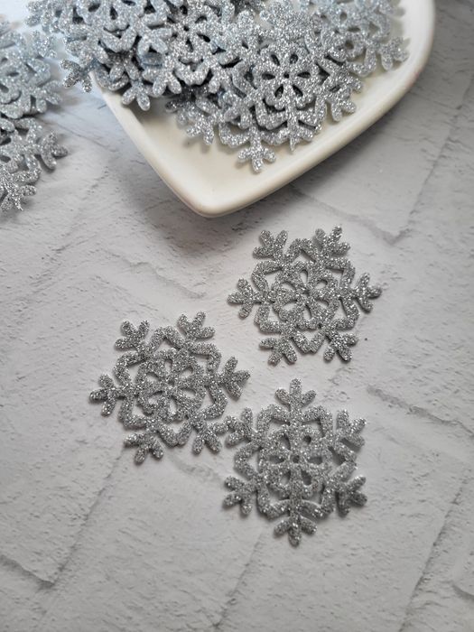 Снежинки из глиттерного фоамирана