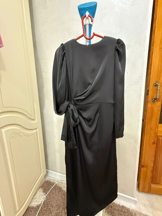 Продам шикарное чернре платье