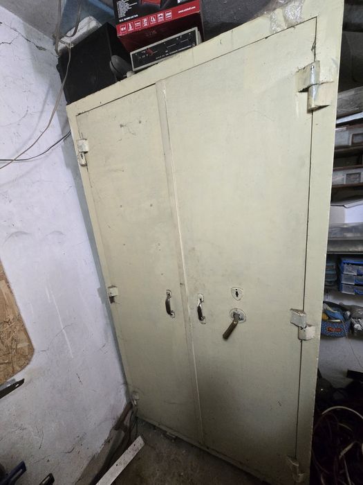 Метална огнеупорна каса / сейф