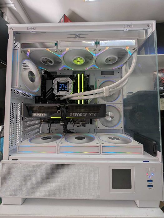 Gaming Pc Ryzen 7 9800X3D/B850M/RTX 5070/Stocare 1 TB/RAM 32GB DDR5/Sursa 750W/Garantie/TVA