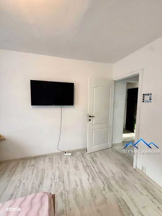 Garsoniera la etajul 2, mobilata si utilata zona URA
