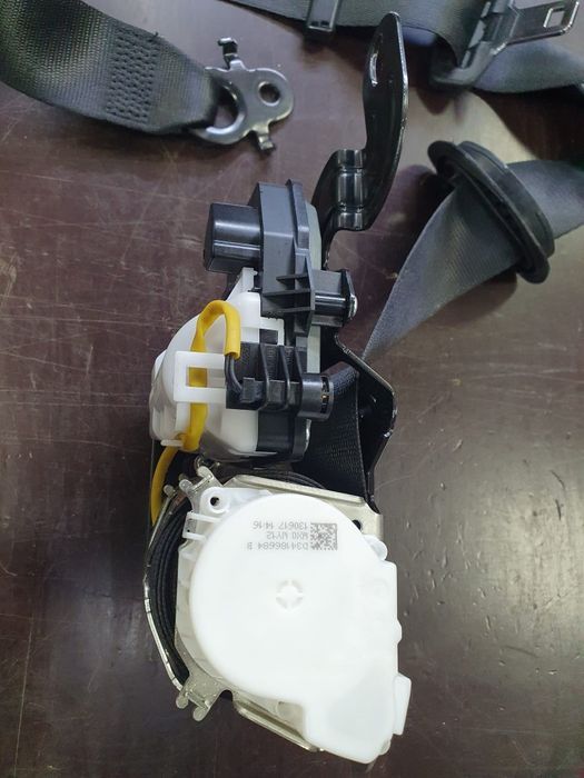 Centura stanga fata BMW seria 7
