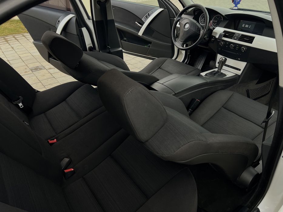 Bmw 520D 163CP 2006 Aut. Desing deosebit Distributie in Față