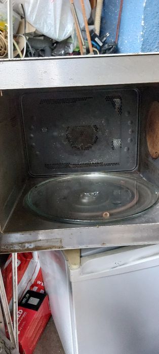 Продавам микровълнова фурна 3 в 1