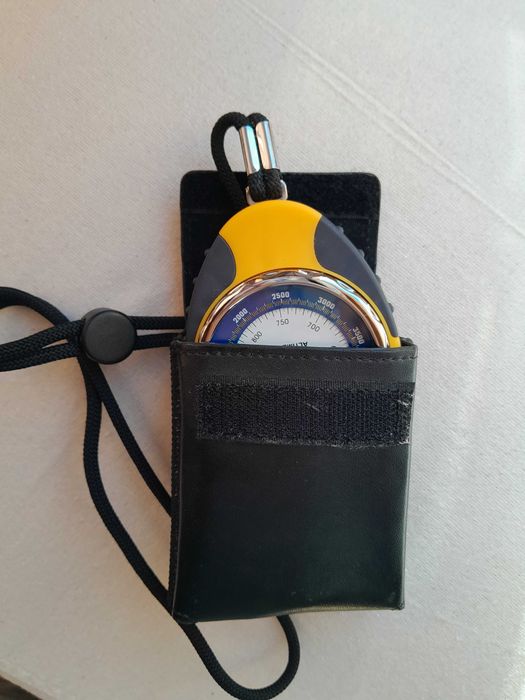 HITRAX - Алтиметър - барометър с кожен калъф, нов