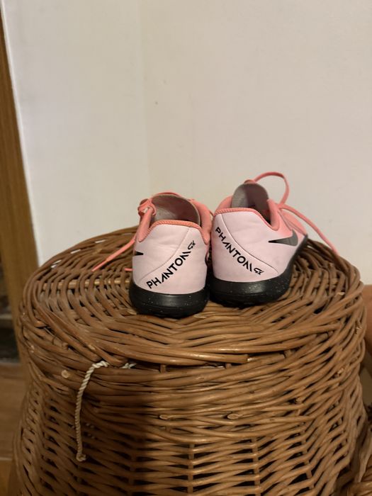 Ghete de fotbal Nike Phantom