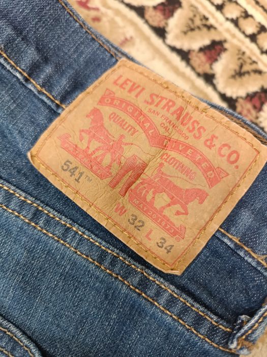 Оригинальные джинсы Levi's