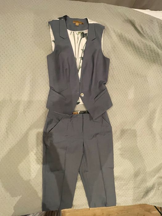 Брючный костюм с жилетом из тонкой шерсти от Ted Baker London